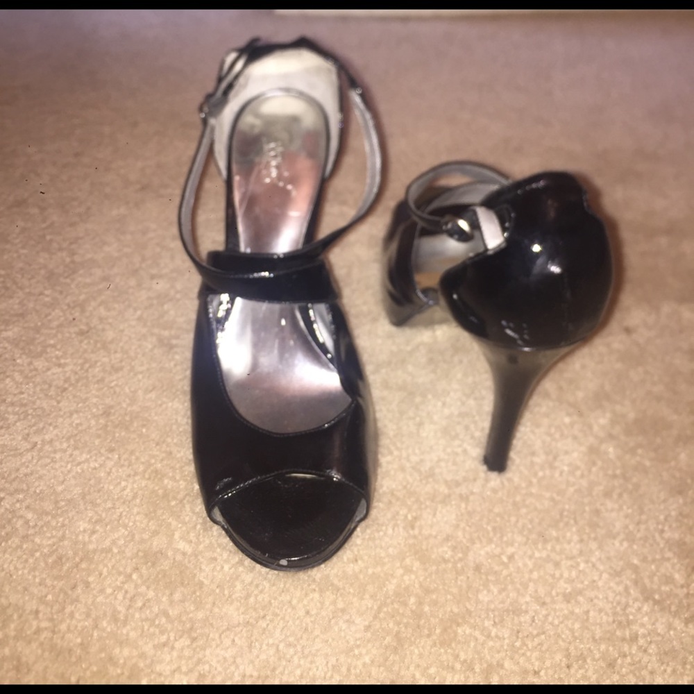 Black peep toe sling backs 🖤 size 9 🖤