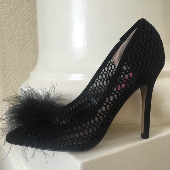 Betsey Johnson Olvia pump heel fuzzy pom feather - Picture 4 of 4