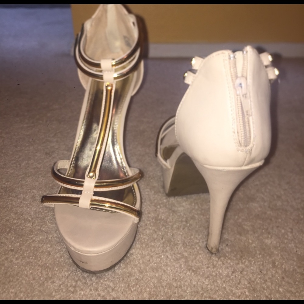 Nudes and gold heels ❤size 8 ❤
