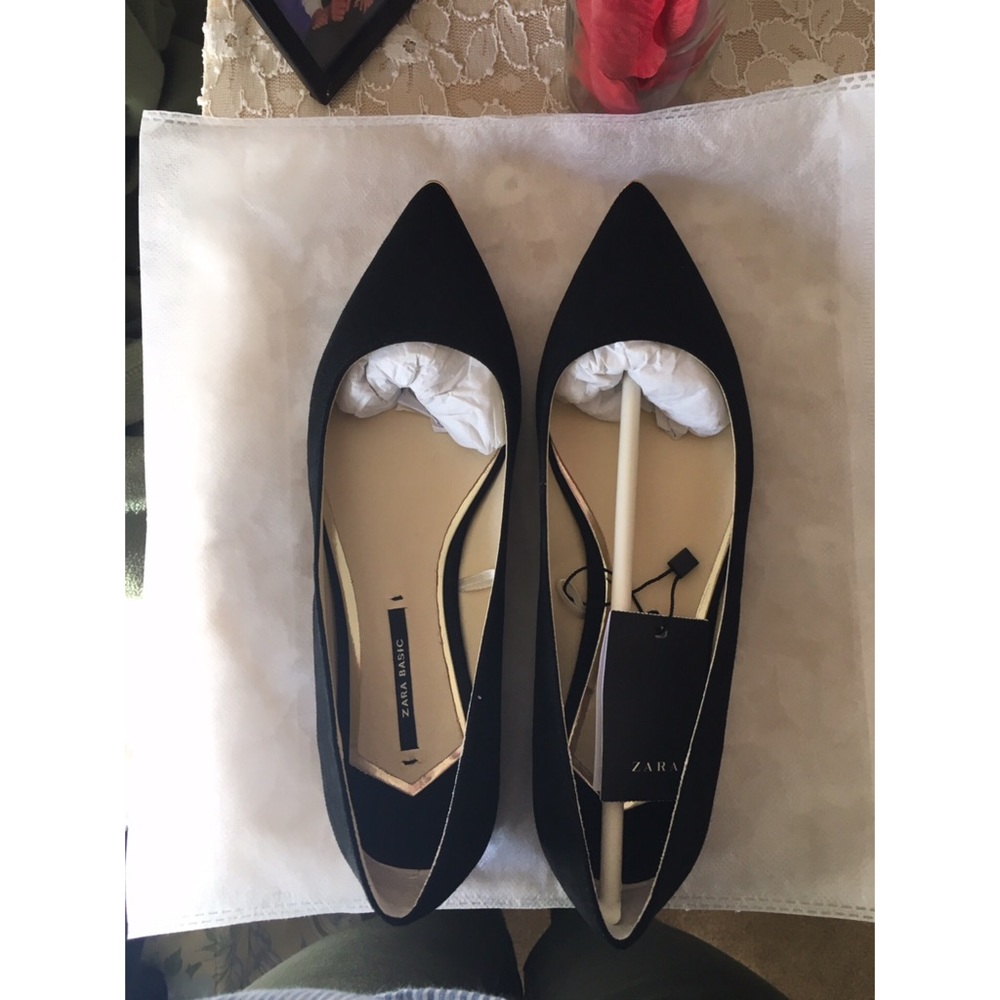 ❌ SOLD! ZARA Flats With Gold Detail - Picture 3 of 4