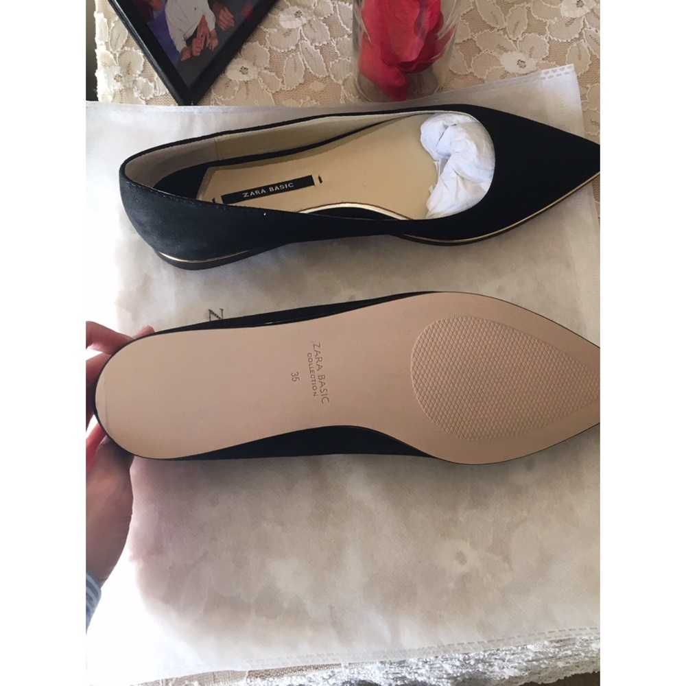 ❌ SOLD! ZARA Flats With Gold Detail - Picture 4 of 4