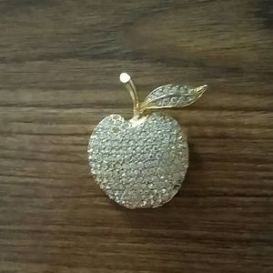 Apple Bottom Pin