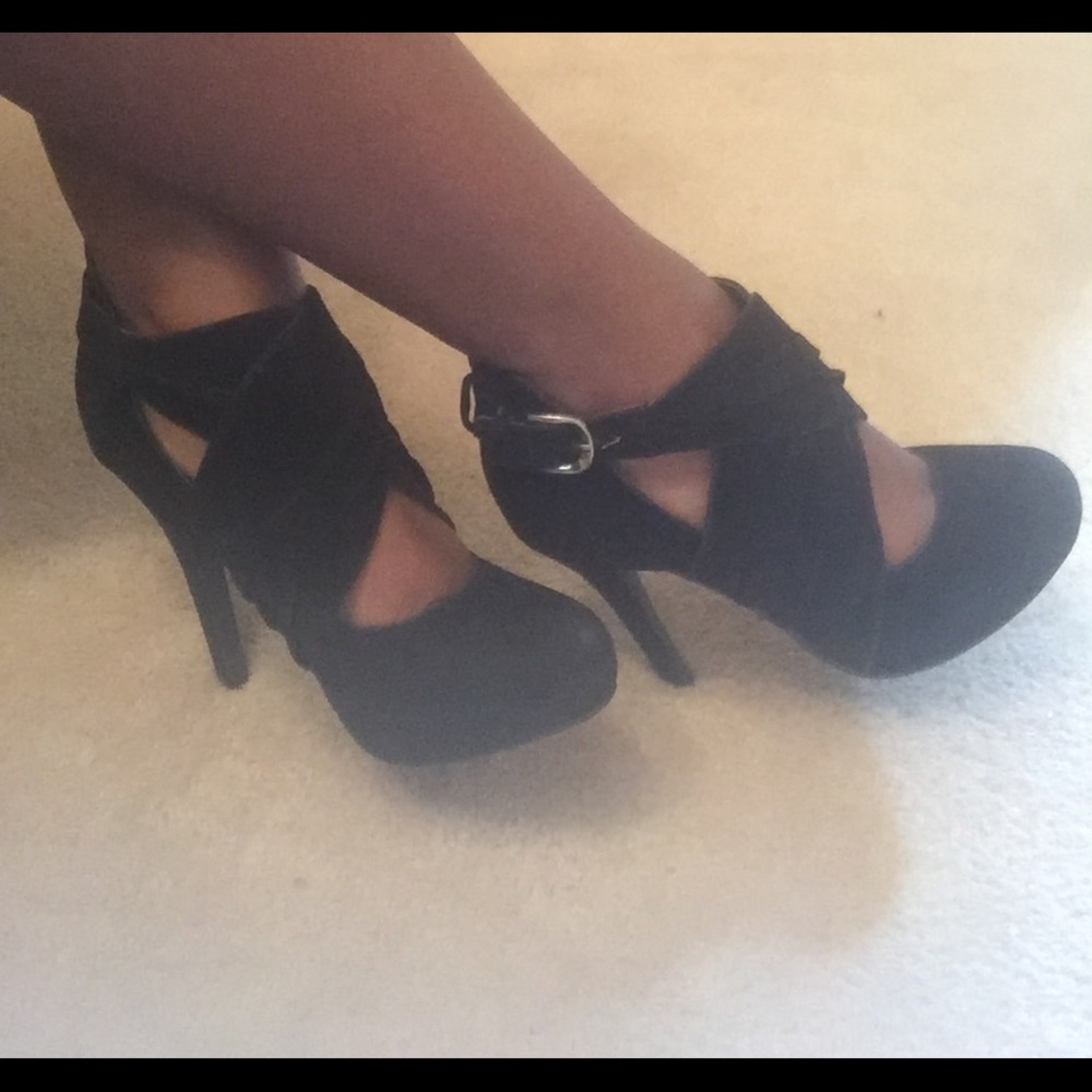 Suede pumps 🖤 size 8 🖤