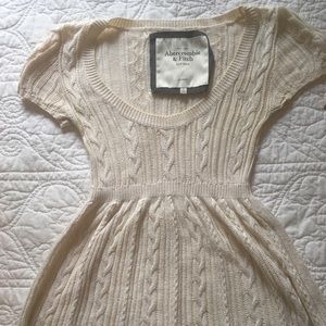 🚨Sold. Abercrombie & Fitch Cream Sweater