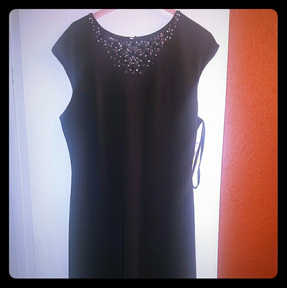 NWT MAGGIE LONDON JEWELED TOP DRESS