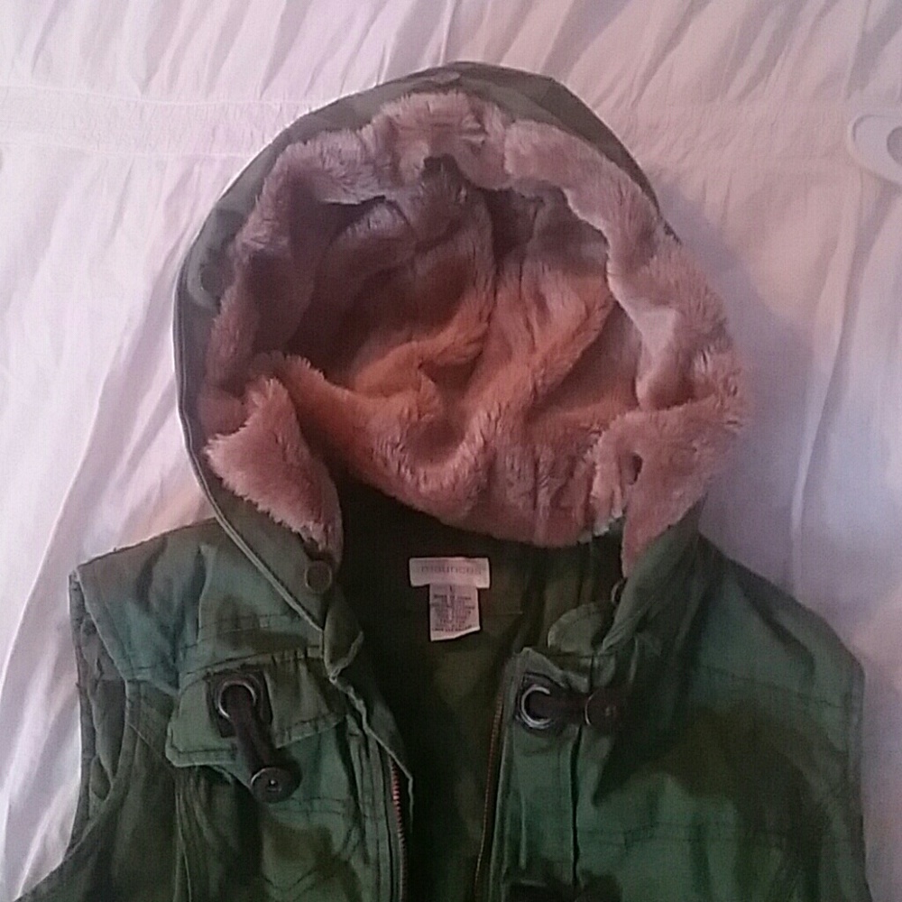 Vest - Picture 2 of 2