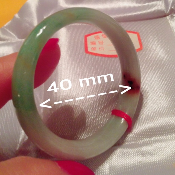 🌹This nice bangle of jade is real jade, 🌹