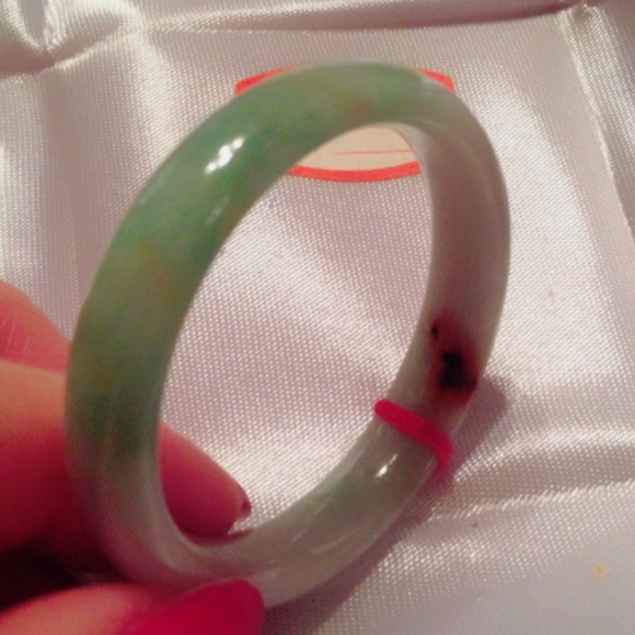 🌹This nice bangle of jade is real jade, 🌹