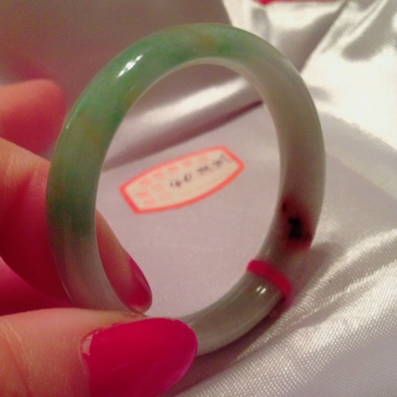 🌹This nice bangle of jade is real jade, 🌹