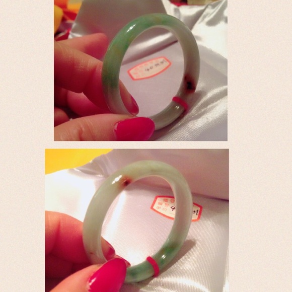 🌹This nice bangle of jade is real jade, 🌹