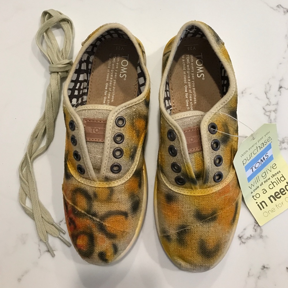 Kids hand painted TOMS