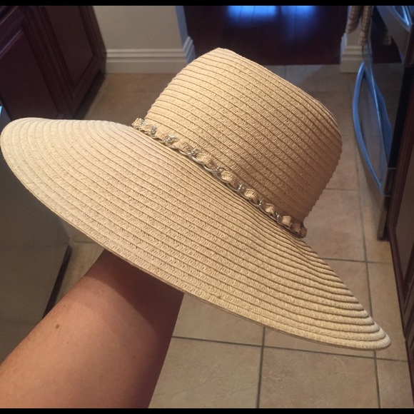 Other - Floppy beach hat with posh chain around rim