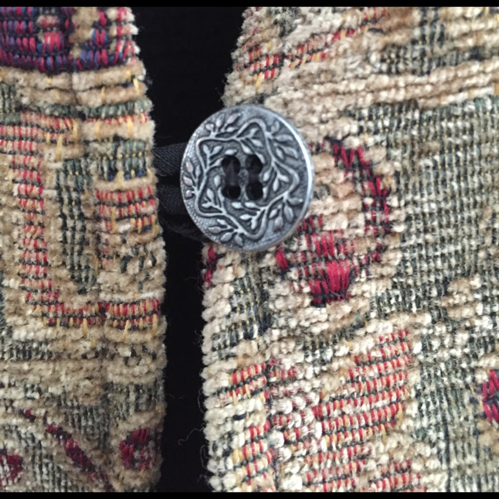 😍Extravagant Erin London Vest Sale😍 - Picture 2 of 3