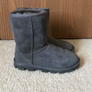 Grey short UGG boots