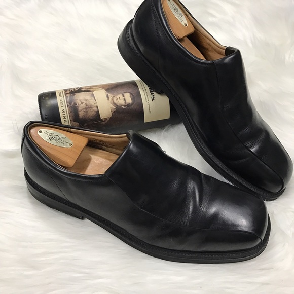 Florsheim Other - Florsheim - Black modern slip-on dress shoes.