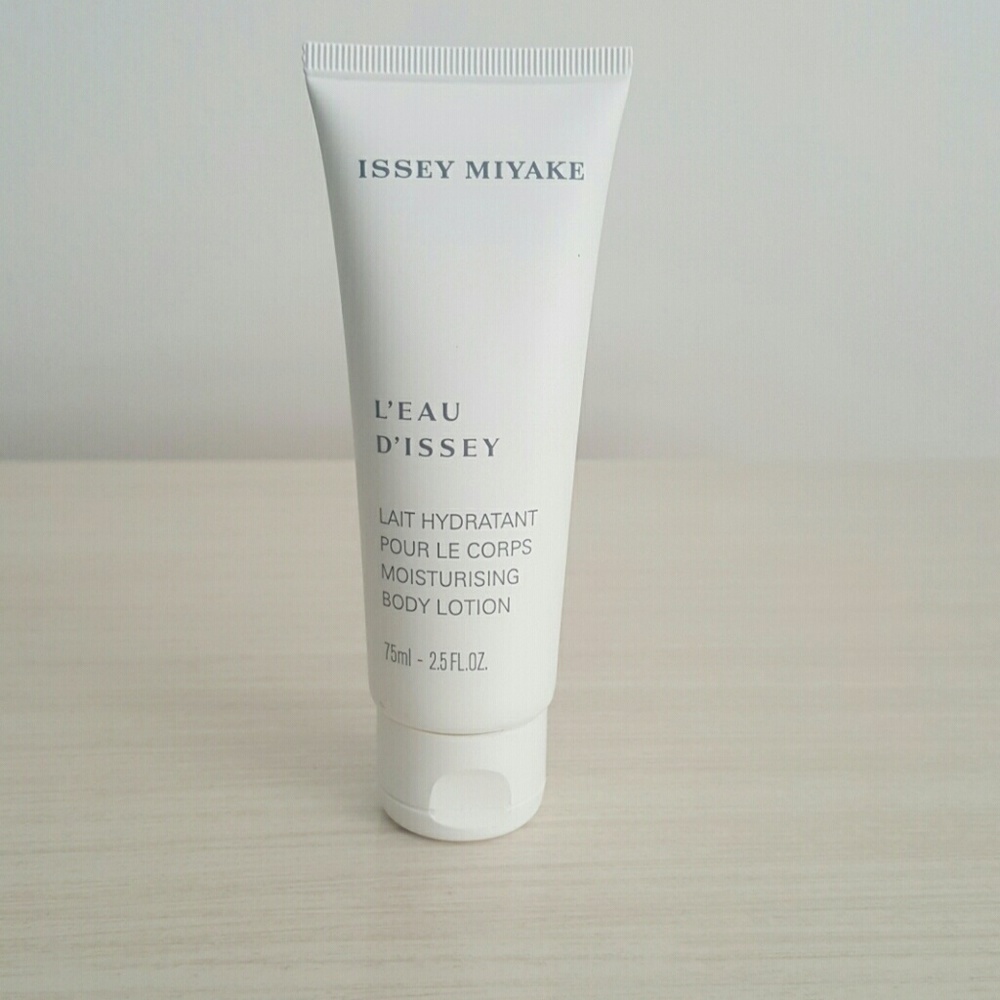 Issey Miyake L'Eau D'Issey Moisturizng Body Lotion