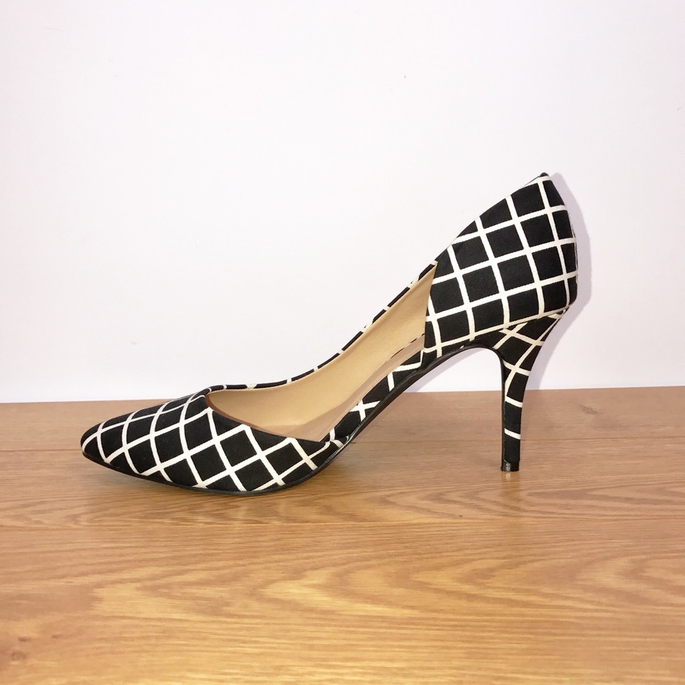 Lattice Black & White Pumps(never worn)