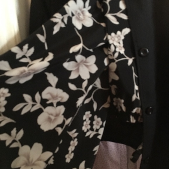 Skirt and blazer set - Picture 2 of 4