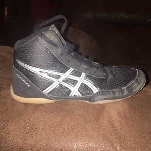 Asics Wrestling Shoes Size 2