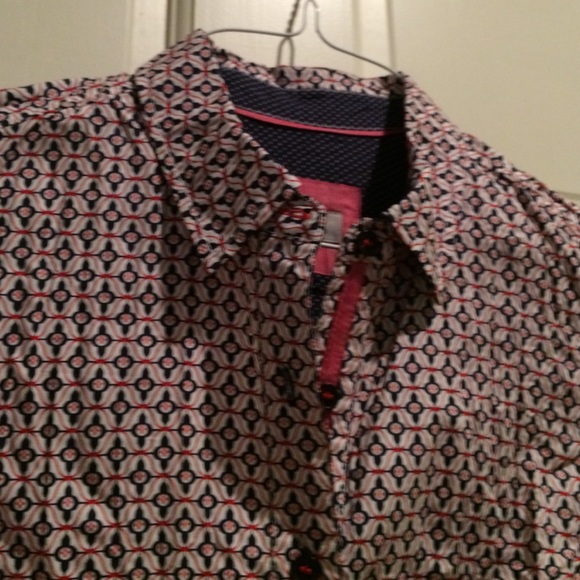 Patterned button down top - Picture 1 of 3