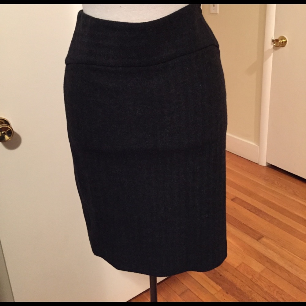 Banana republic wool skirt. Size 6. Nwt