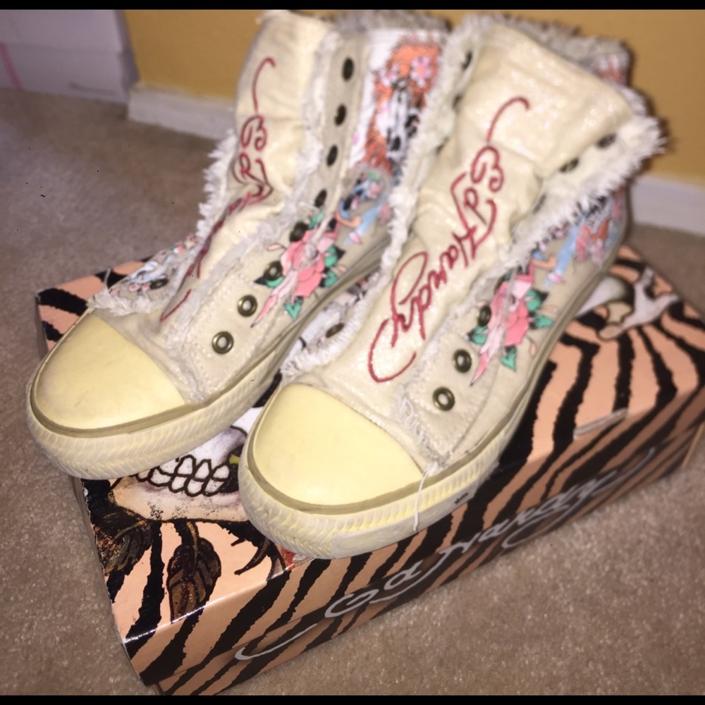 Ed hardy sneakers! 💛size 8 💛