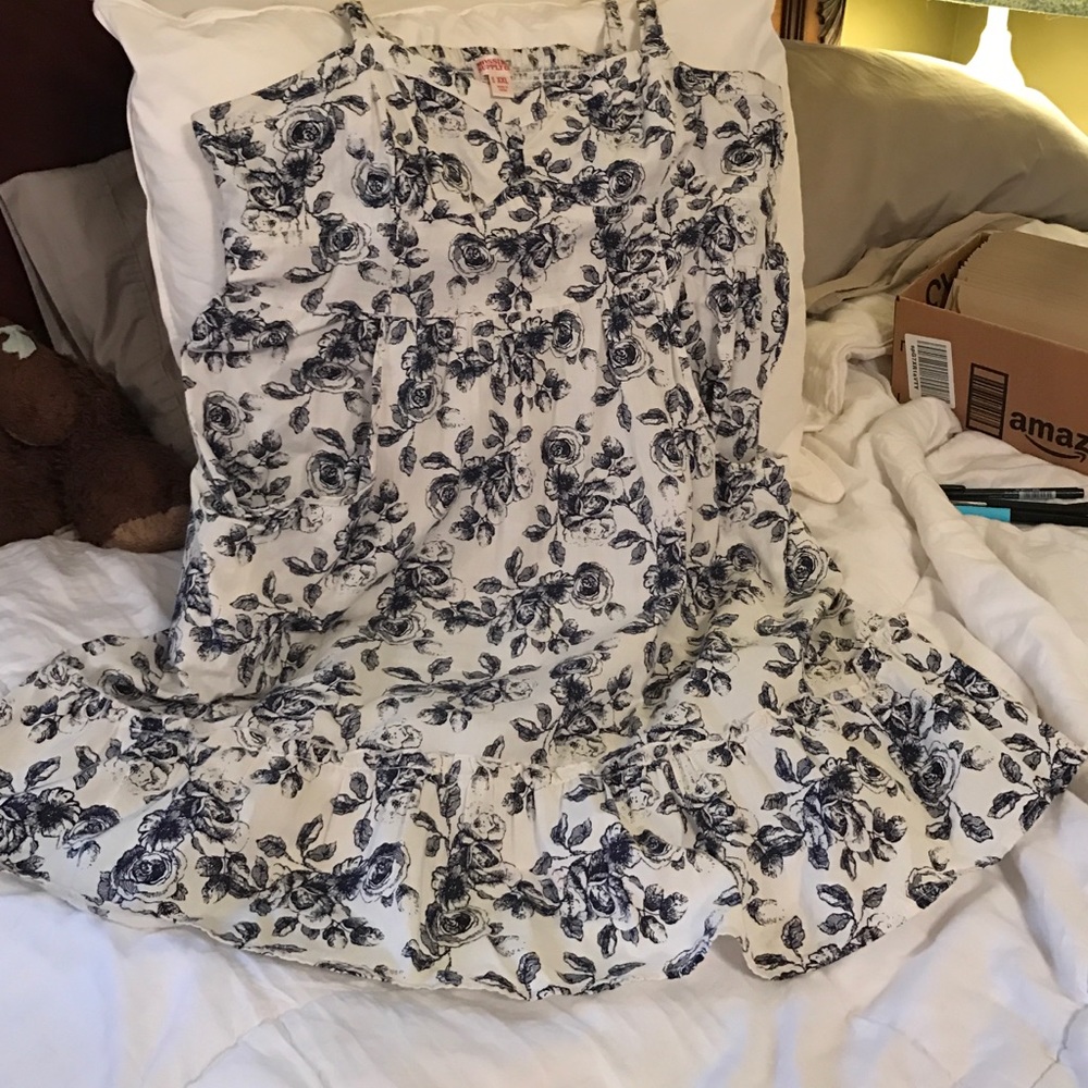 Sweetheart neckline dress with pockets