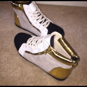 Gold high top sneakers! 💛size 9💛