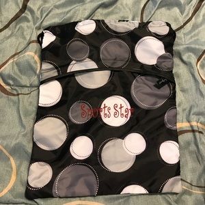 ThirtyOne Drawstring Bag with Zipper front pocket