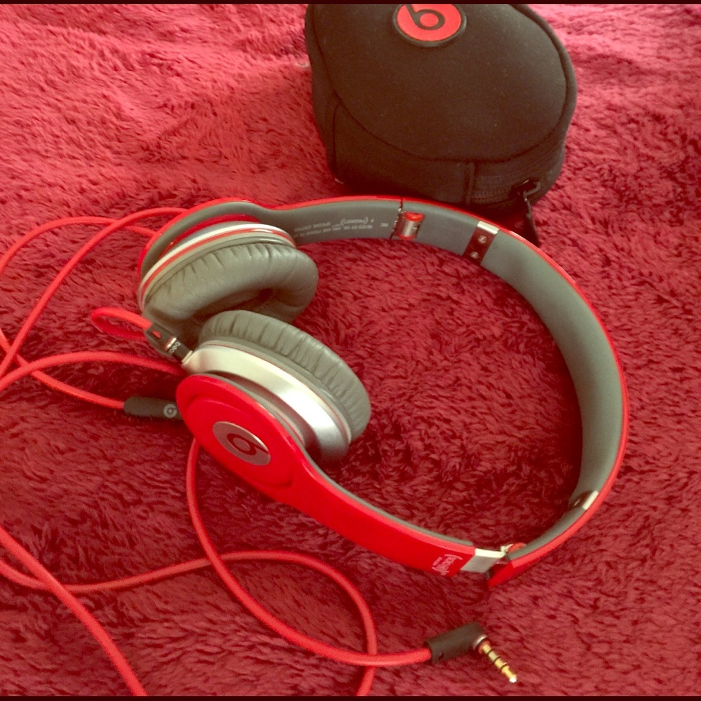 Beats any Dre Heaphones w/ Case; hardly used.