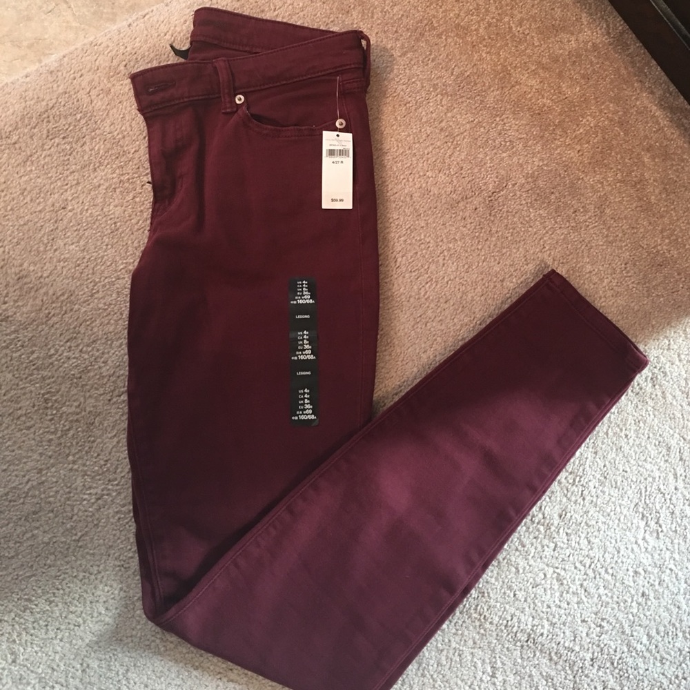 Burgundy skinny jeans, Nwt!