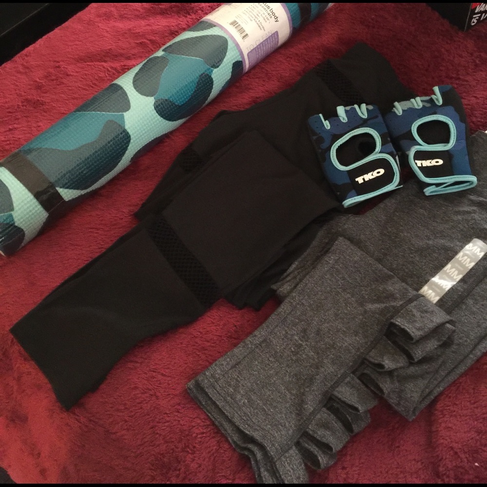 Fitness Bundle, w/ 2 pants, yoga mat & gloves
