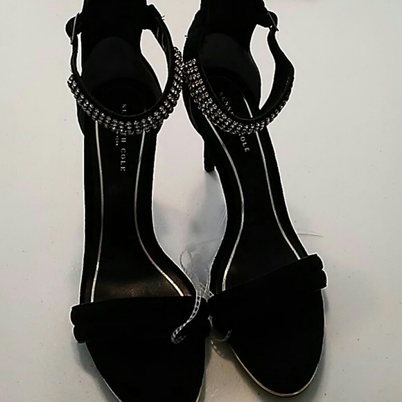 Kenneth Cole New York
Shoes - Kenneth Cole BIEN blk Jewel ankle strap sz 10 Kenneth Cole New York
Shoes - Kenneth Cole BIEN blk Jewel ankle strap sz 10