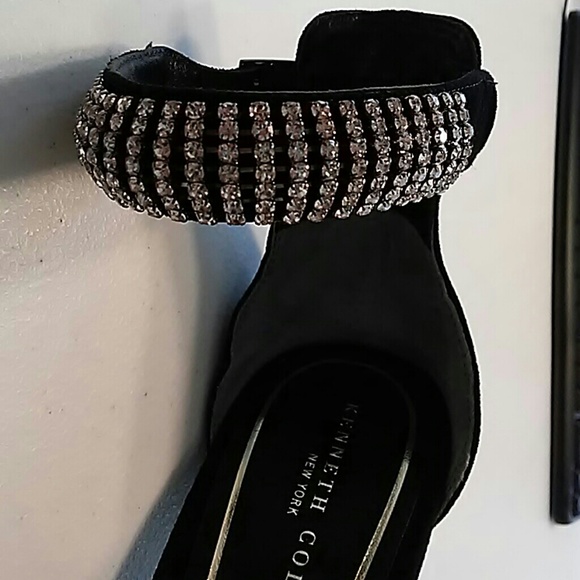 Kenneth Cole New York
Shoes - Kenneth Cole BIEN blk Jewel ankle strap sz 10 Kenneth Cole New York
Shoes - Kenneth Cole BIEN blk Jewel ankle strap sz 10