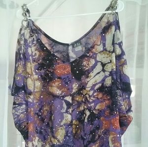 Short sleeve woman top with shoulders out