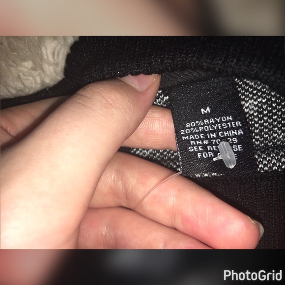 This is a crop top - Picture 3 of 3