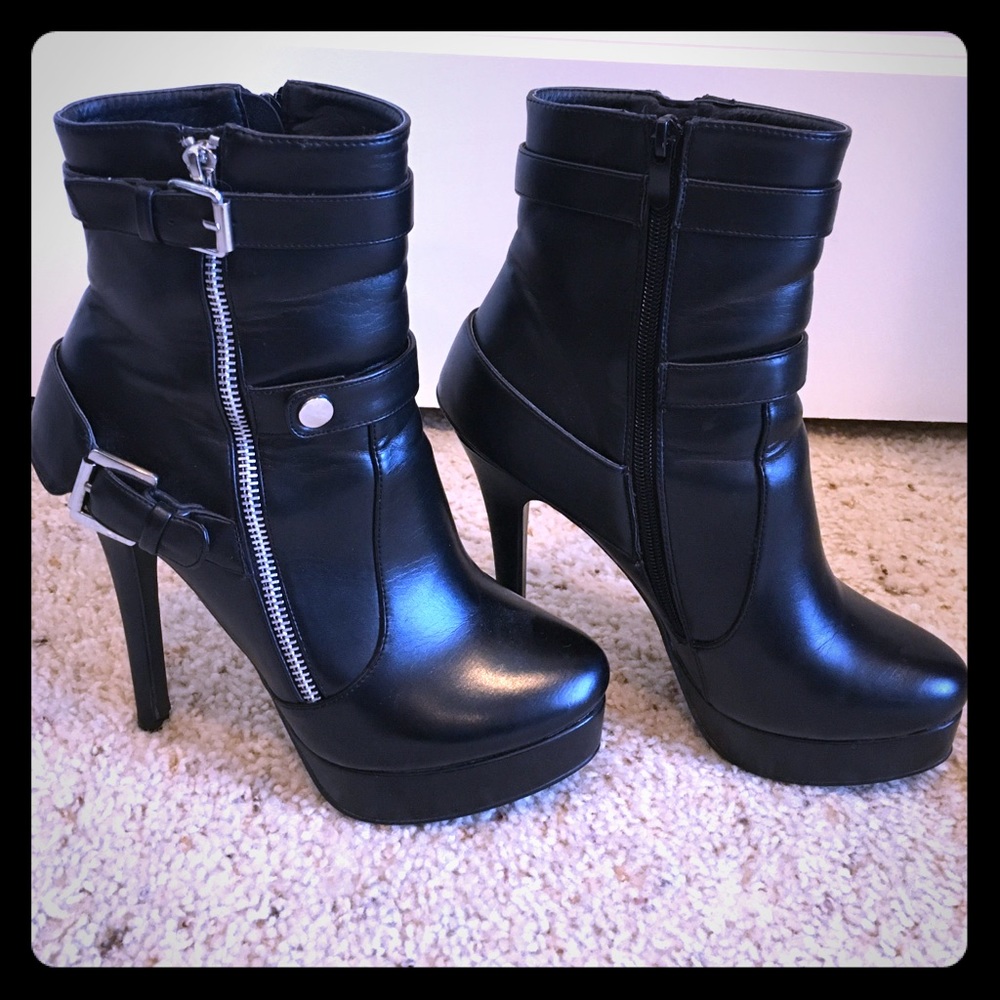 High-heel boots