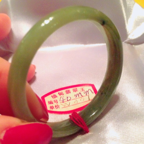 🌹This nice bangle of jade is real jade,🌹