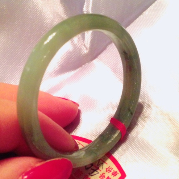 🌹This nice bangle of jade is real jade,🌹