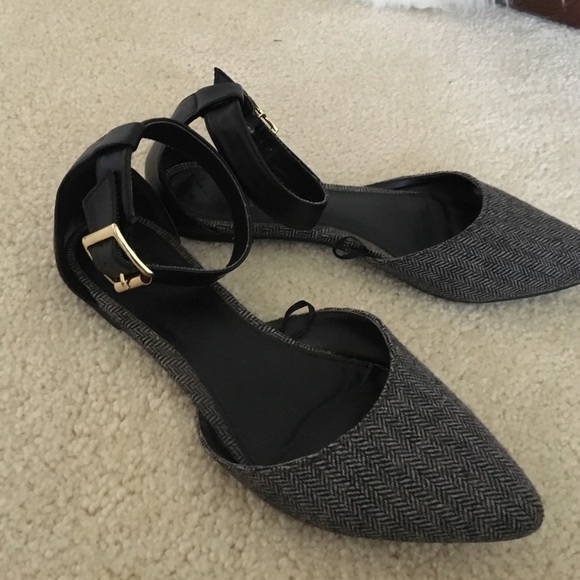 Gray and black flats - Picture 1 of 4