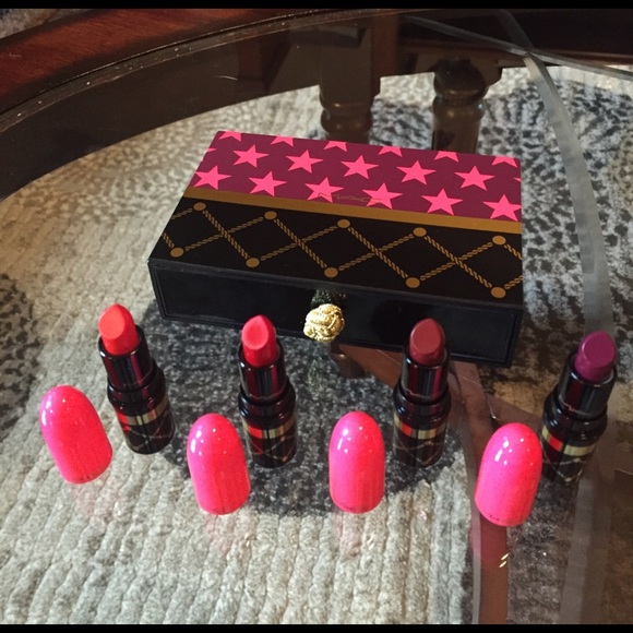 🌺SALE🌺NEW! MAC SWEET RED LIPSTICK KIT - Picture 2 of 3