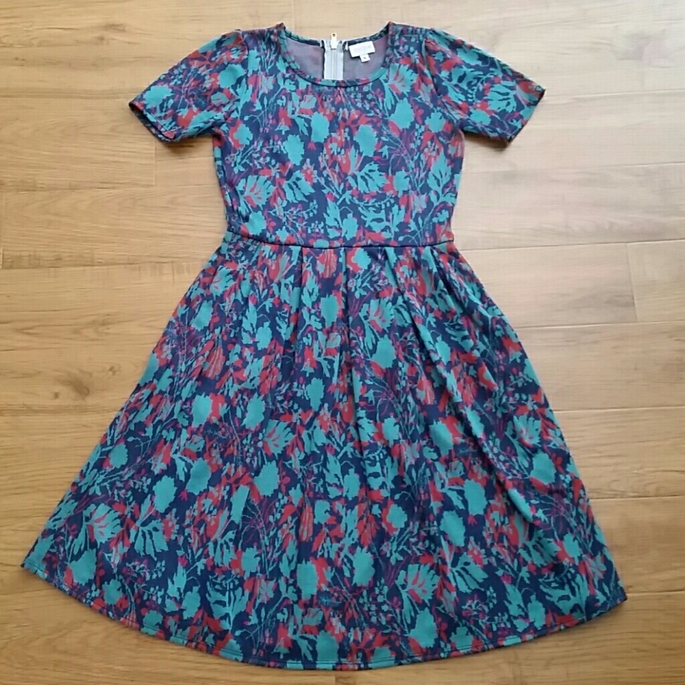 Small Lularoe Amelia Dress