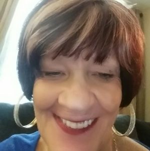 Meet your Posher, Debbie