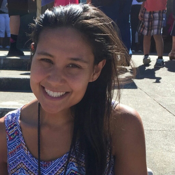 Meet your Posher, Nicole - Picture 1 of 1