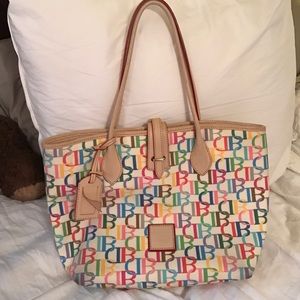 Dooney and Bourke tote in great condition