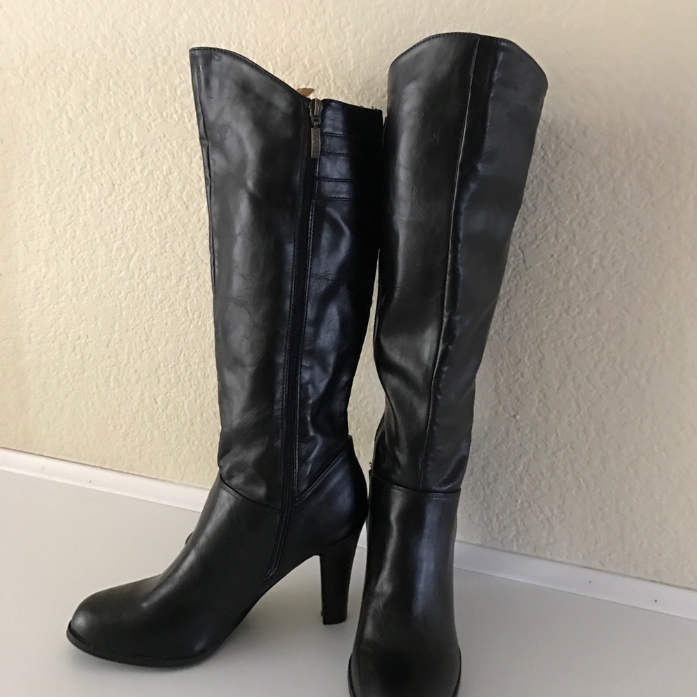 Guess Women's leather boots.