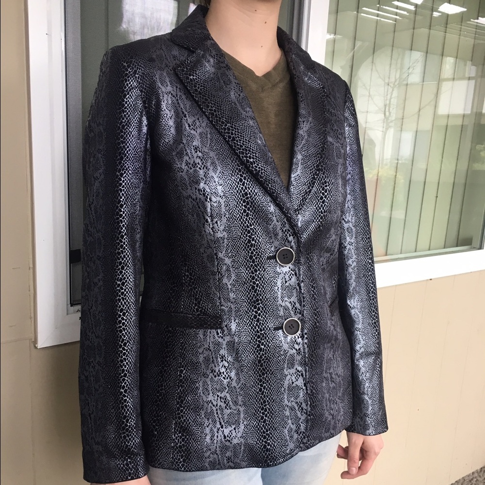 Faux Snakeskin Blazer 🌟