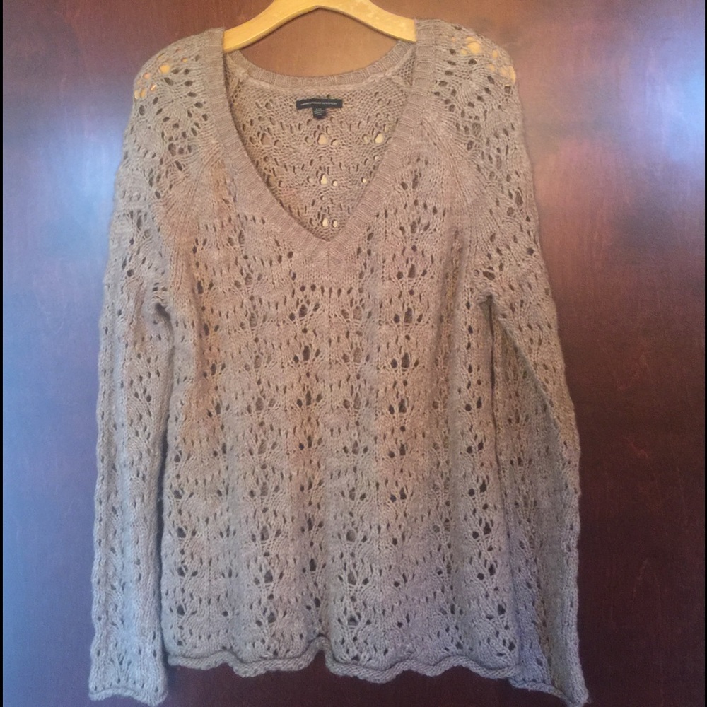 American Eagle long sleeve sweater.