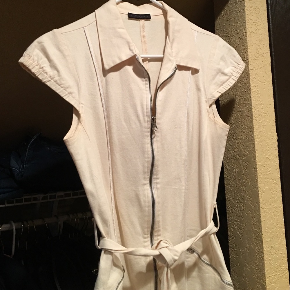 Cream zippered dress with belt