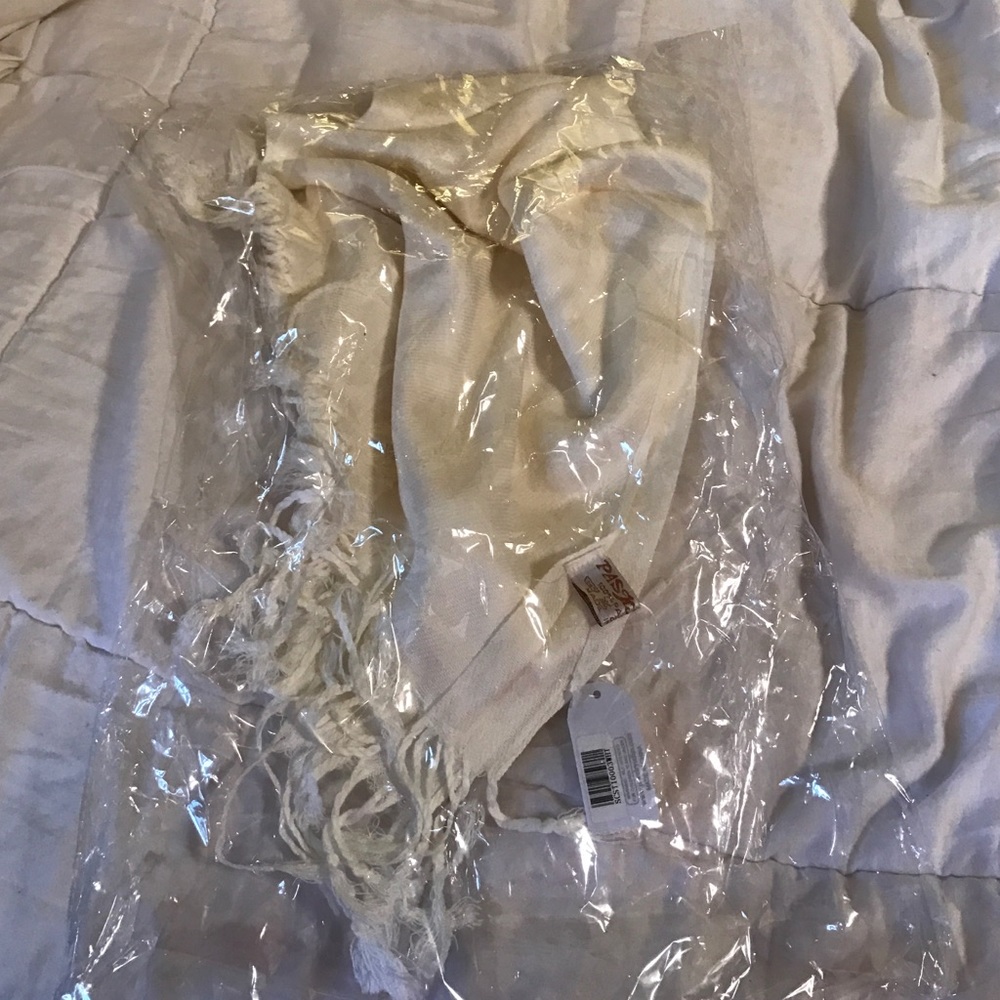 Cream pashmina still in bag